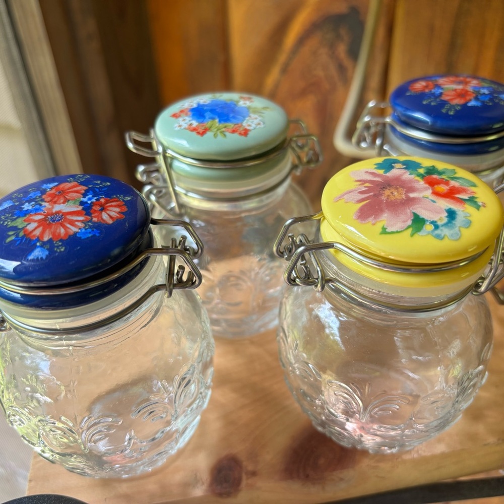 The Pioneer Woman set of 4 glass spice jars!